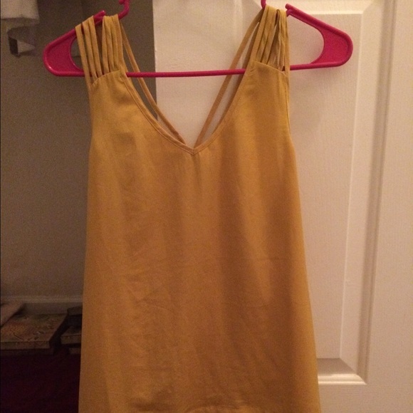 Beautiful mustard yellow tank size M. - Picture 1 of 3