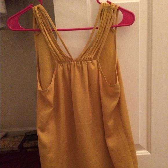 Beautiful mustard yellow tank size M. - Picture 2 of 3