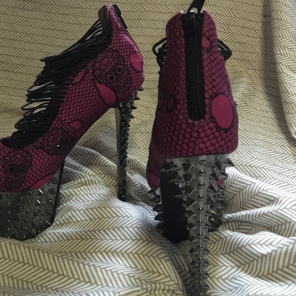 Skulls and Spiked Platform Heels! - Picture 4 of 4