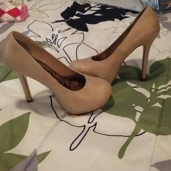 Nude heals