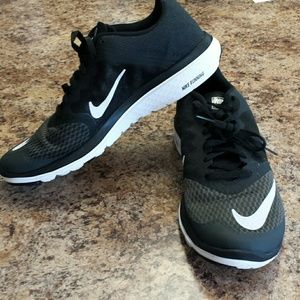 Women's Nike FS LTE RUN 3 SZ 9