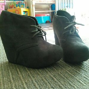 Rue 21 wedge heel 5.5
