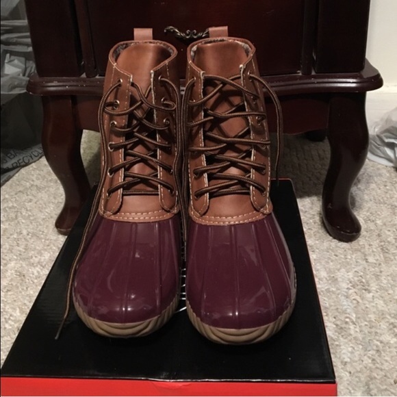 NIB Chocolate/Burgundy Duck Boots