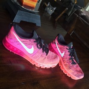 Nike Flyknit Max