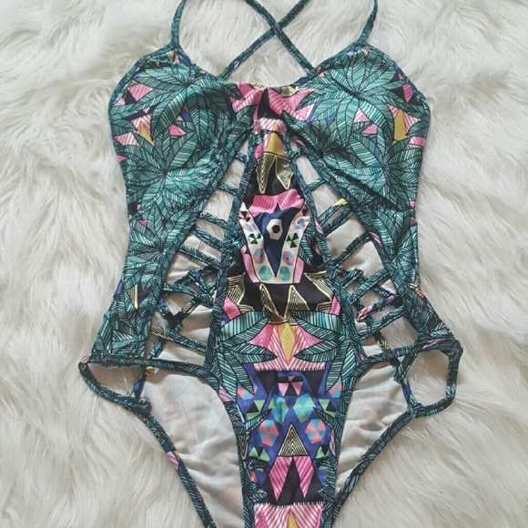 Beautiful Patterned Swimsuit - Picture 2 of 4