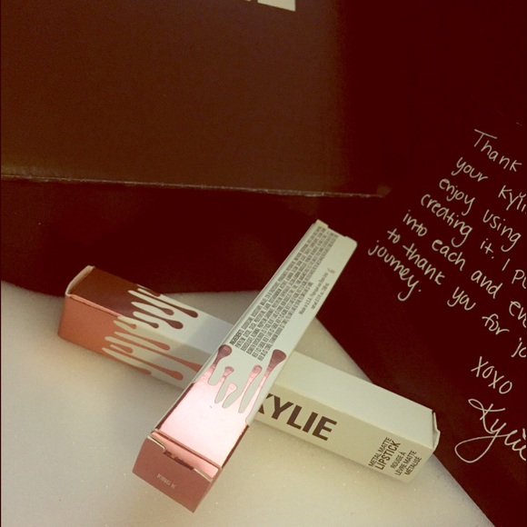 KYLIE COSMETICS: KING K HOLDING FOR STEPHANIEKATZ