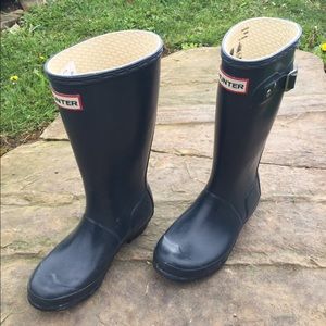 Navy blue Hunter Wellies rain boots kids 2