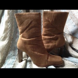 Splash suede boots