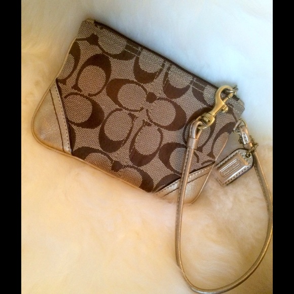COACH Wristlet - Picture 4 of 8