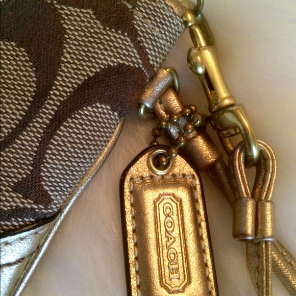 COACH Wristlet - Picture 6 of 8
