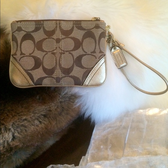 COACH Wristlet - Picture 8 of 8