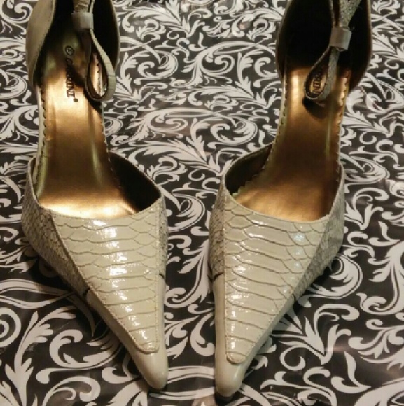 Alligator style 4 inch heels by Carrini