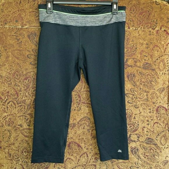 Lukka Activewear Capri Pants size Med.