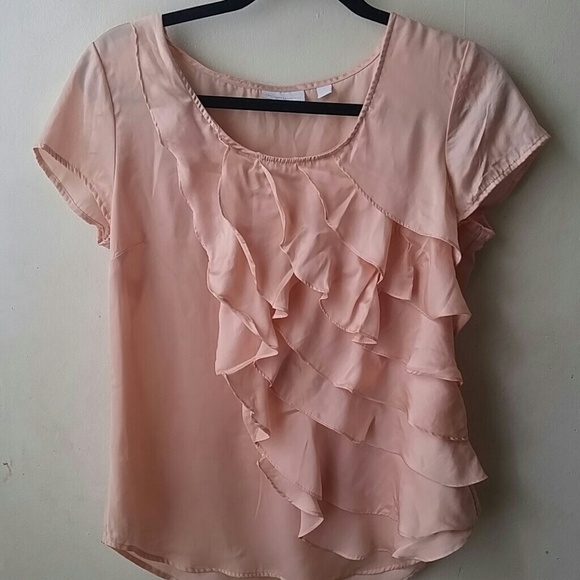 New York & Company Tops - 🌺🌺CLEARANCE🌺🌺Dreamy ruffled top