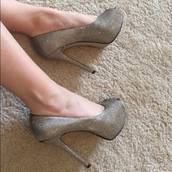 Gold Enzo Angiolini heels