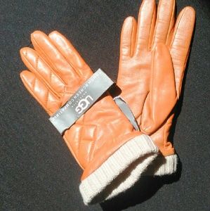 Ugg leather gloves with touchscreen capability