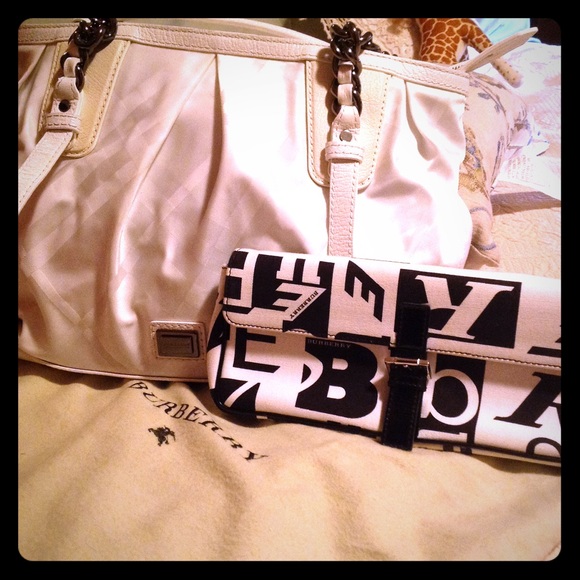 Burberry Handbags - Authentic Burberry Handbag~w/DustCover&Clutch💞