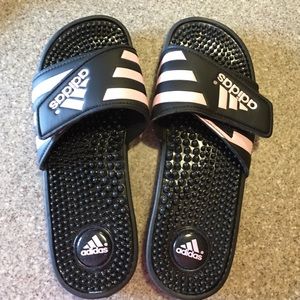 ❗️Sold❗️Adidas slides