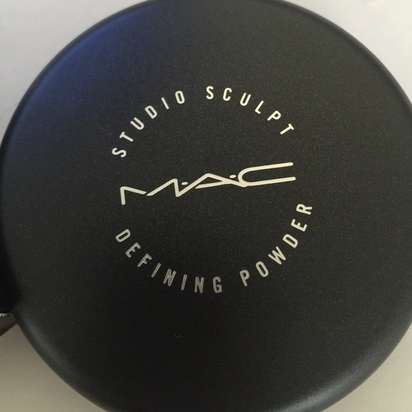 MAC Studio Sculpt Defining Powder - Medium Dark - Picture 3 of 4