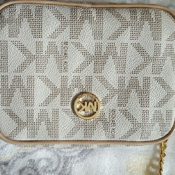 Michael kores cross body purse