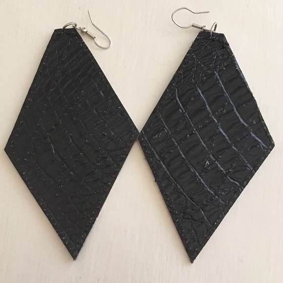 Leather vintage diamond shaped earrings - Picture 4 of 4