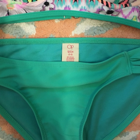 Cute OP 2 piece - Picture 2 of 4