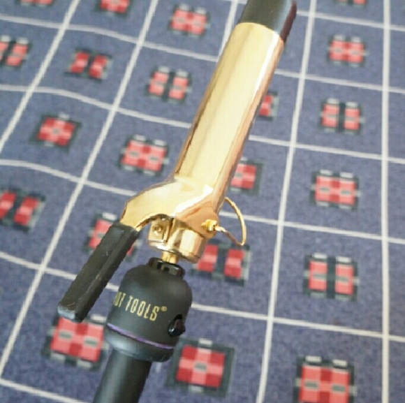 Curling iron by hot tools