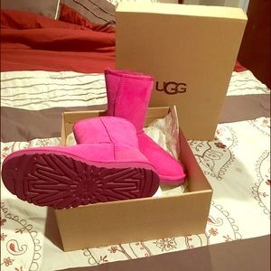 Pink uggs classic short size 5