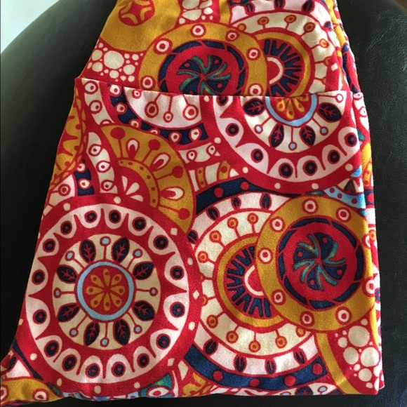 Gently used OS LulaRoe leggings