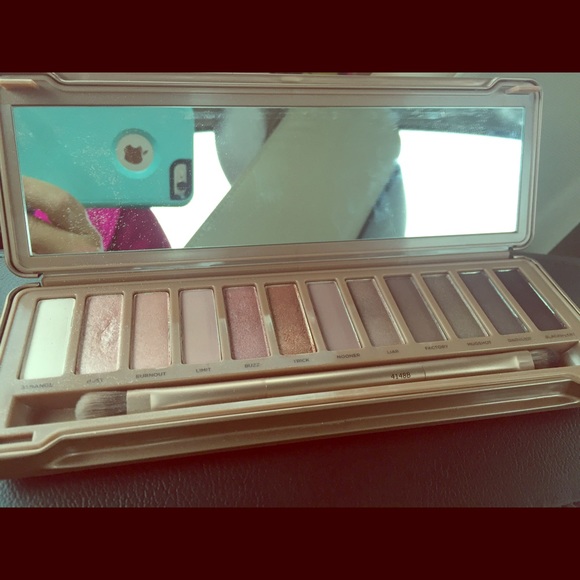 Urban decay eye shadow pallete