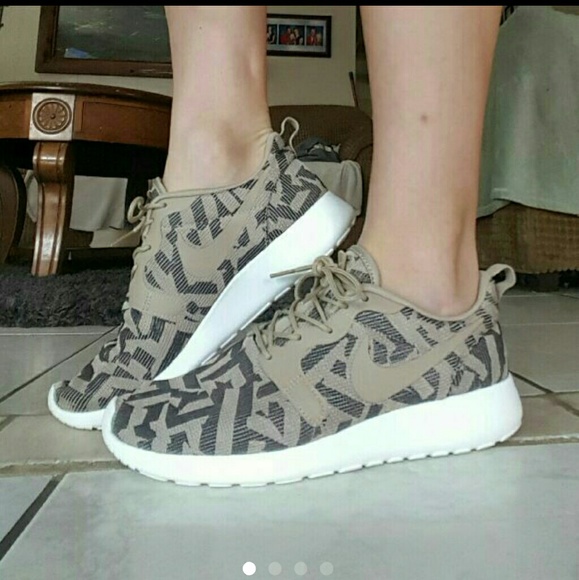 Nike Shoes - New desert Camo roshe