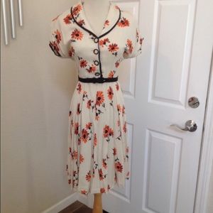 Vintage 50s Black Eyed Susan Rayon Dress 40-34