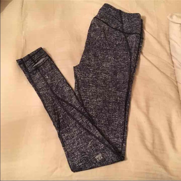 VS Yoga Stirrup Knockout Tight