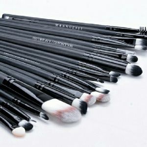 Set of 20 professional makeup brushes new black