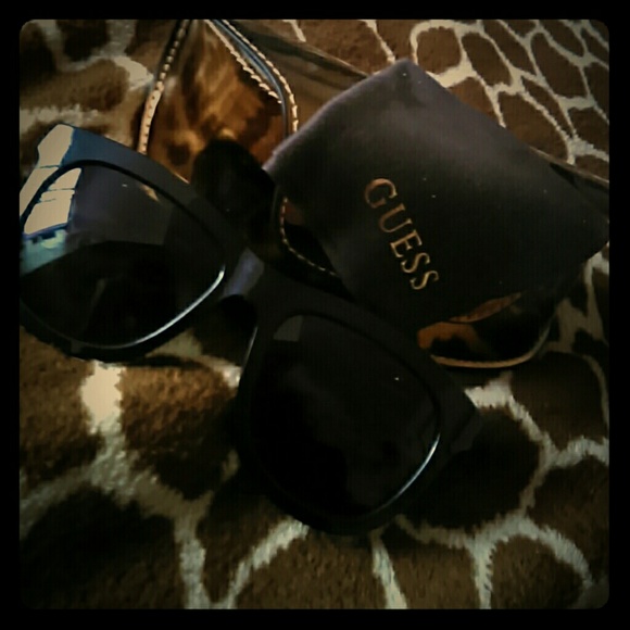 Guess Black Sunglasses