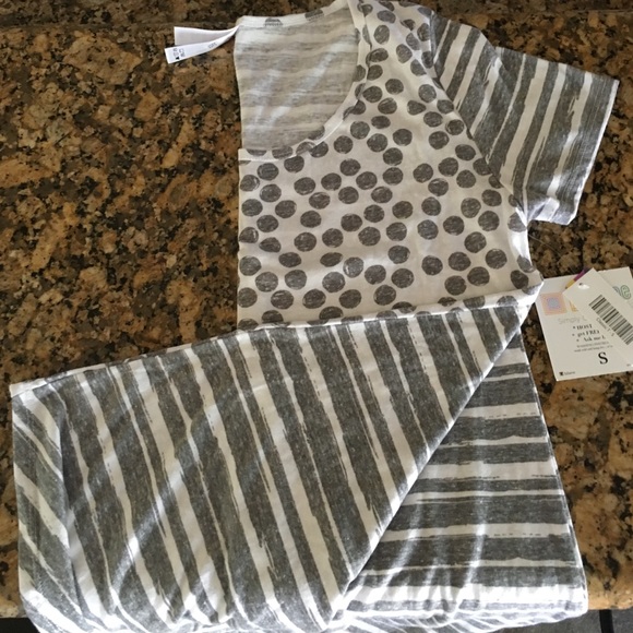 BNWT LulaRoe S classic tee