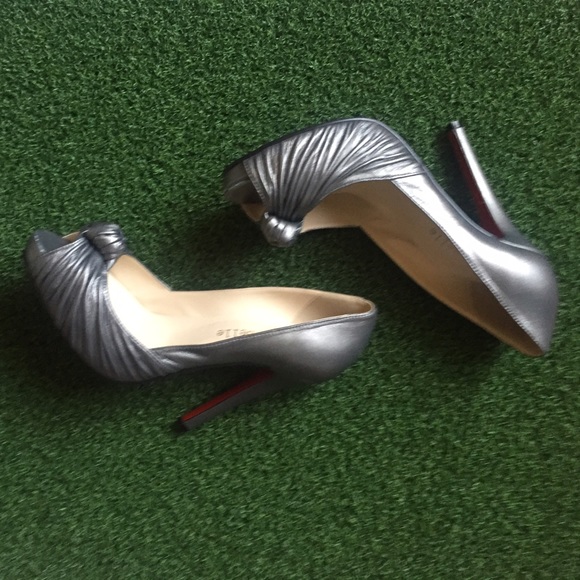 Metallic grey red bottom heels 38