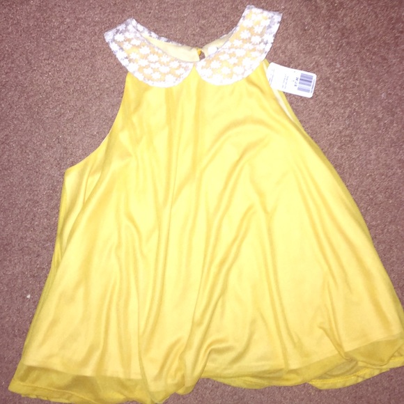 Yellow, sleeveless tank top, lace collar