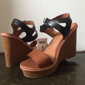 Mossimo Black and Tan wedges NWT!