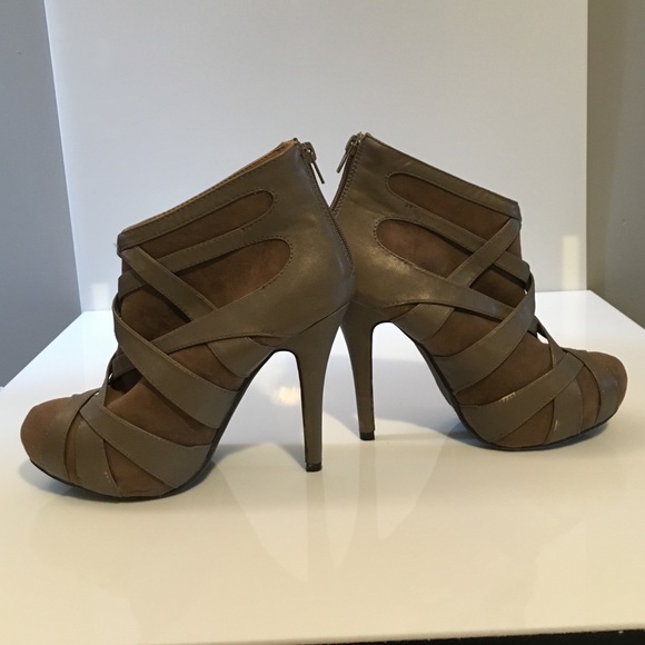 Platform booties too cute! - Picture 2 of 4