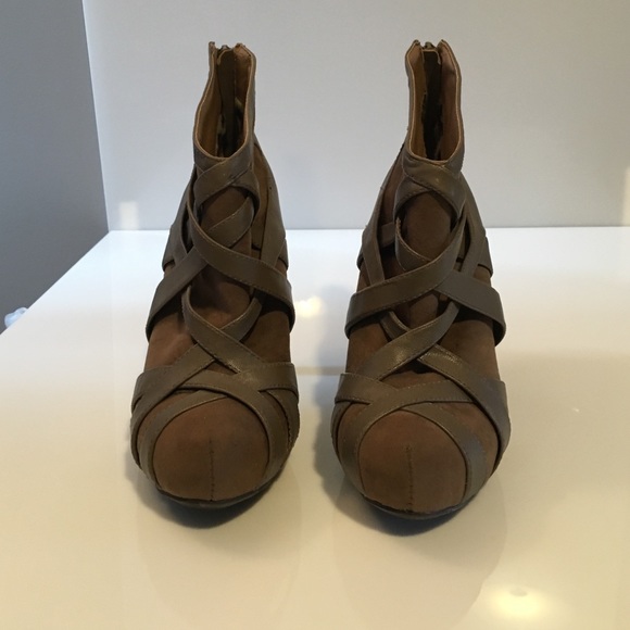 Platform booties too cute! - Picture 4 of 4
