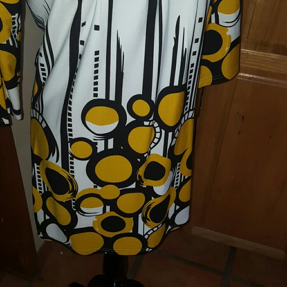 *** SOLD *** Adore Spring Dress - Picture 2 of 2