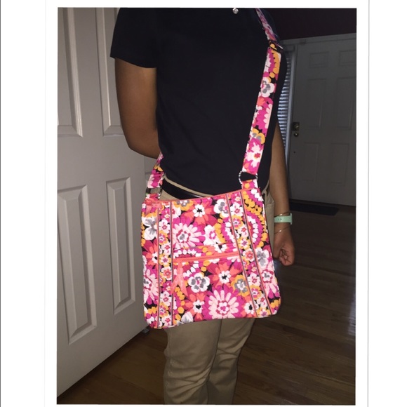 SOLD‼️VERA BRADLEY PIXIE BLOOMS LARGE HIPSTER - Picture 4 of 4