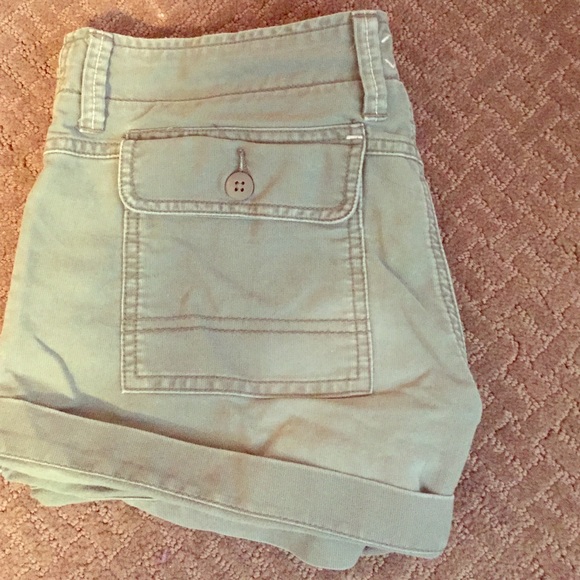American Eagle Outfitters olive green Shorts.
