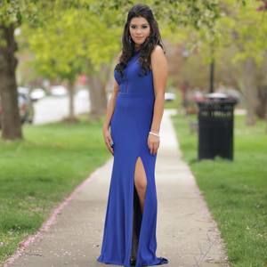 Meet your Posher, Aisha