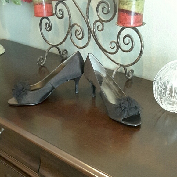 Mootsies Tootsies beautiful dress heels NEW - Picture 2 of 4