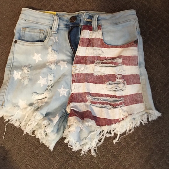 High wasted America jean shorts.