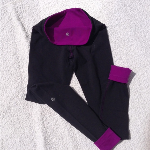 🍃SOLD🍃Lululemon Black/Berry? Revers leggings 2