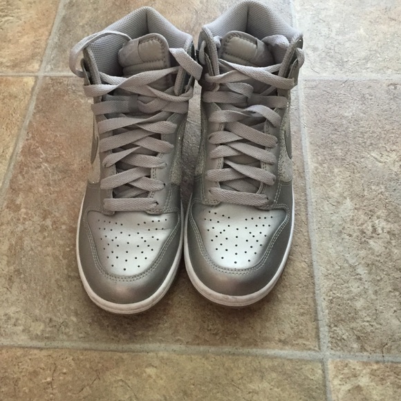 Silver and glitter Nike's - Picture 2 of 3