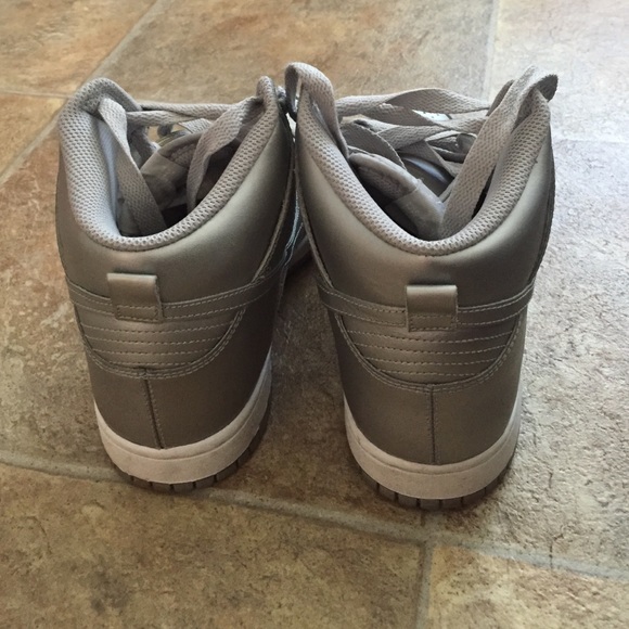 Silver and glitter Nike's - Picture 3 of 3